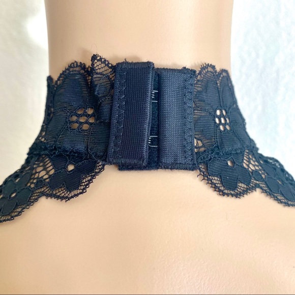 High Neck Bralette by Dynamic Seamless Apparels - Picture 11 of 16